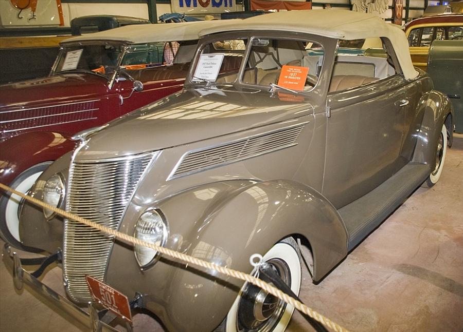37 Ford Deluxe Convertible